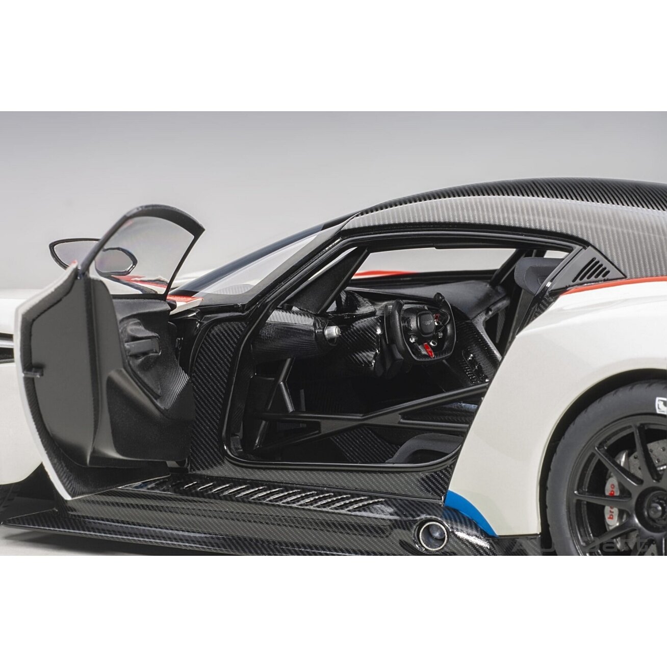 Aston Martin Vulcan, 2015 - 1:18 AutoArt 6 Aston Martin Vulcan, 2015 - 1:18 AutoArt 6