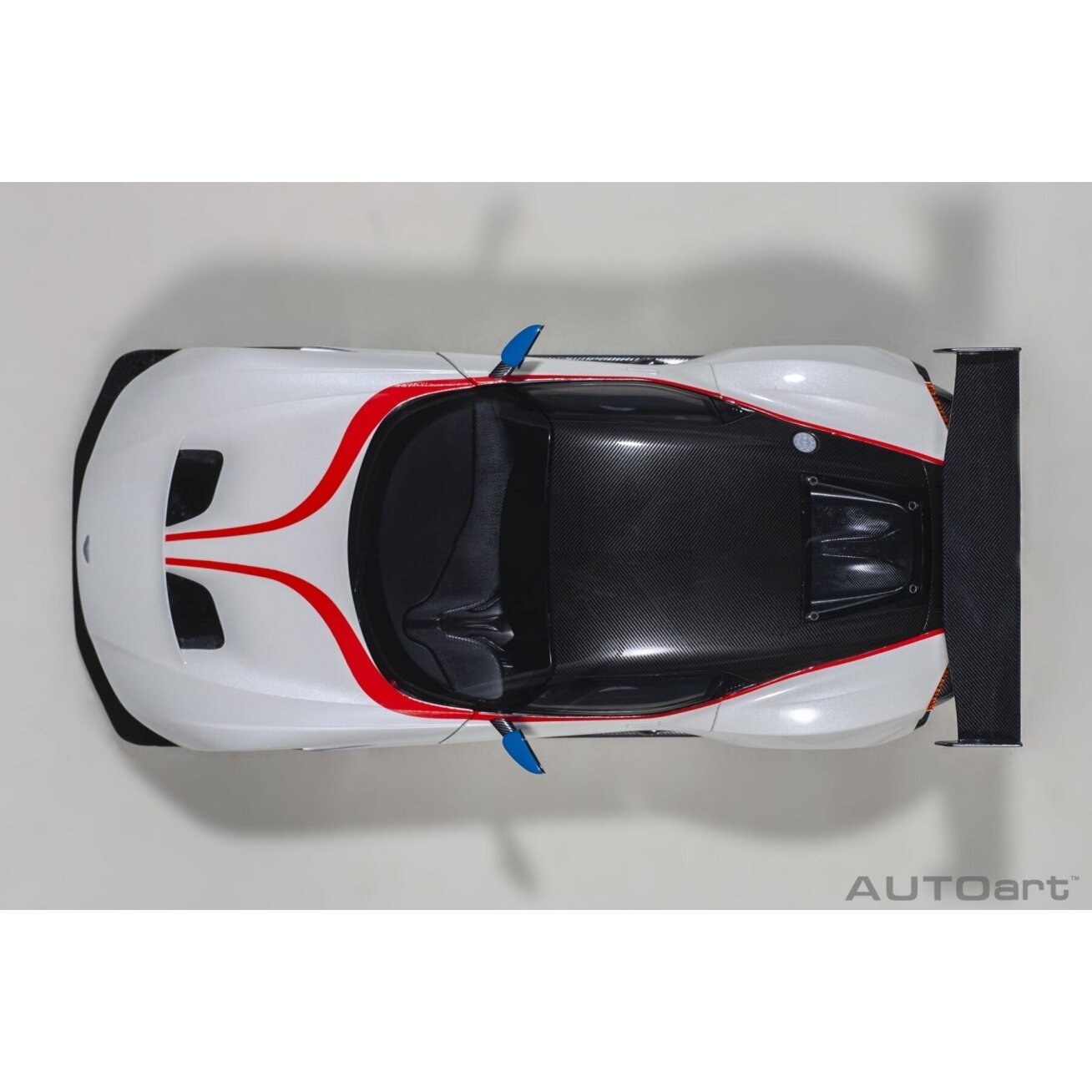 Aston Martin Vulcan, 2015 - 1:18 AutoArt 5
