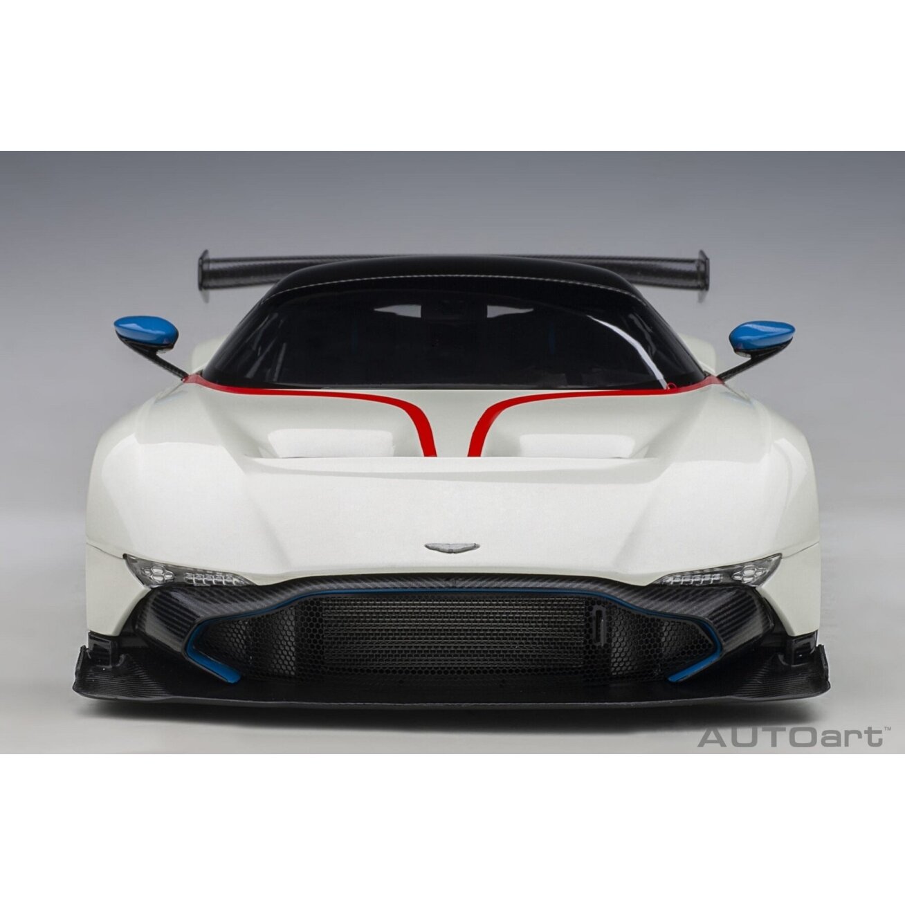 Aston Martin Vulcan, 2015 - 1:18 AutoArt 3