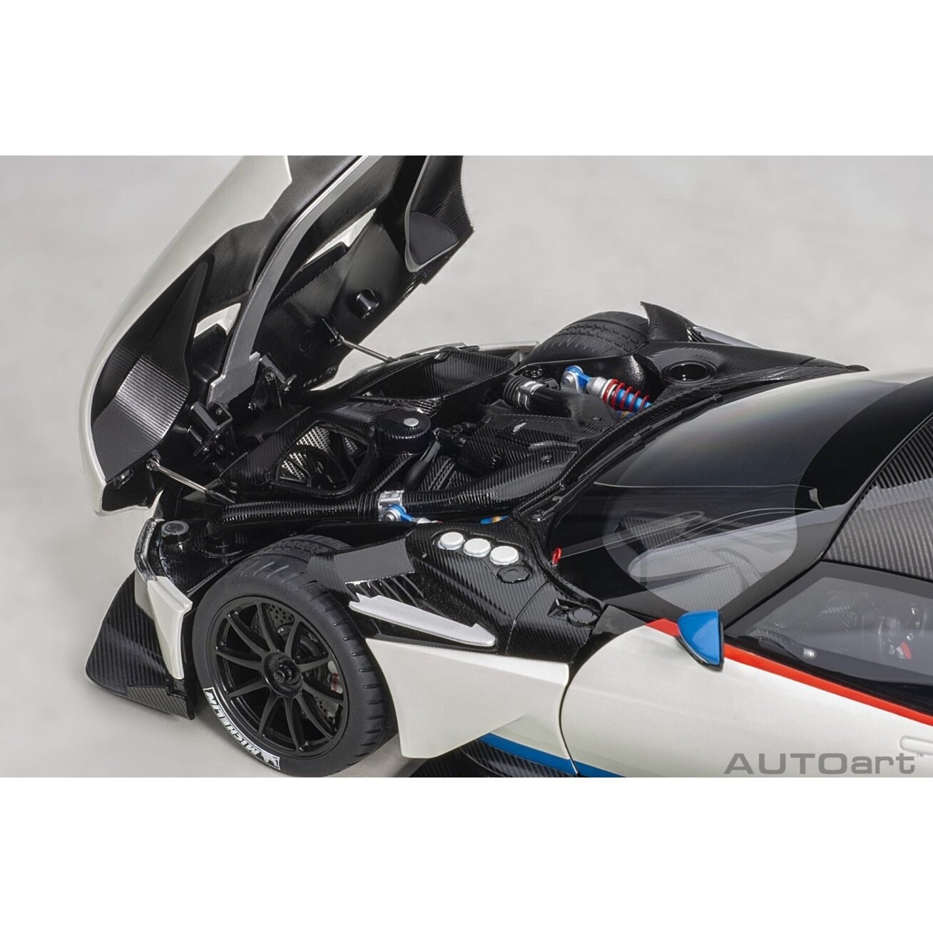Aston Martin Vulcan, 2015 - 1:18 AutoArt 7