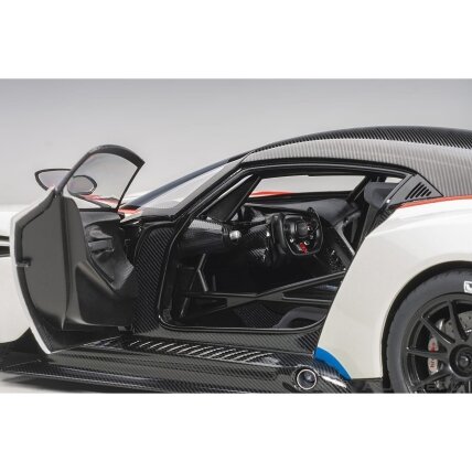 Aston Martin Vulcan, 2015 - 1:18 AutoArt 6 Aston Martin Vulcan, 2015 - 1:18 AutoArt 6