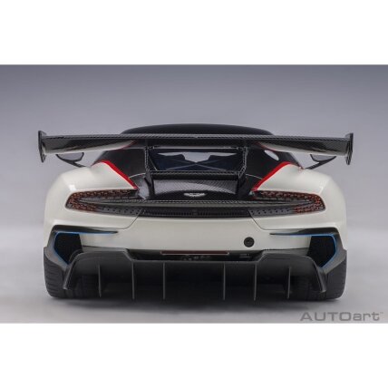 Aston Martin Vulcan, 2015 - 1:18 AutoArt 4