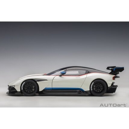 Aston Martin Vulcan, 2015 - 1:18 AutoArt 2 Aston Martin Vulcan, 2015 - 1:18 AutoArt 2