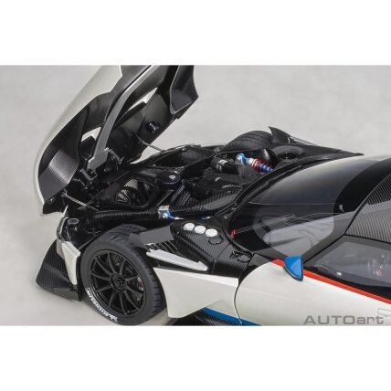 Aston Martin Vulcan, 2015 - 1:18 AutoArt 7 Aston Martin Vulcan, 2015 - 1:18 AutoArt 7