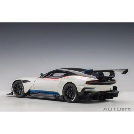 Aston Martin Vulcan, 2015 - 1:18 AutoArt 1