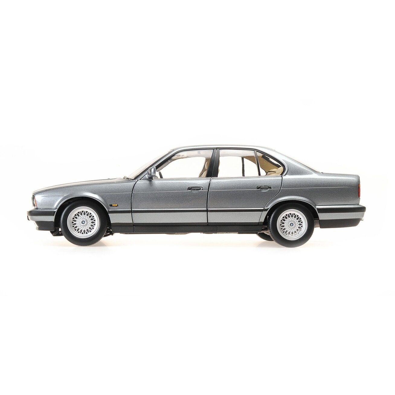 BMW 535I (E34), 1988 - 1:18 Minichamps 2