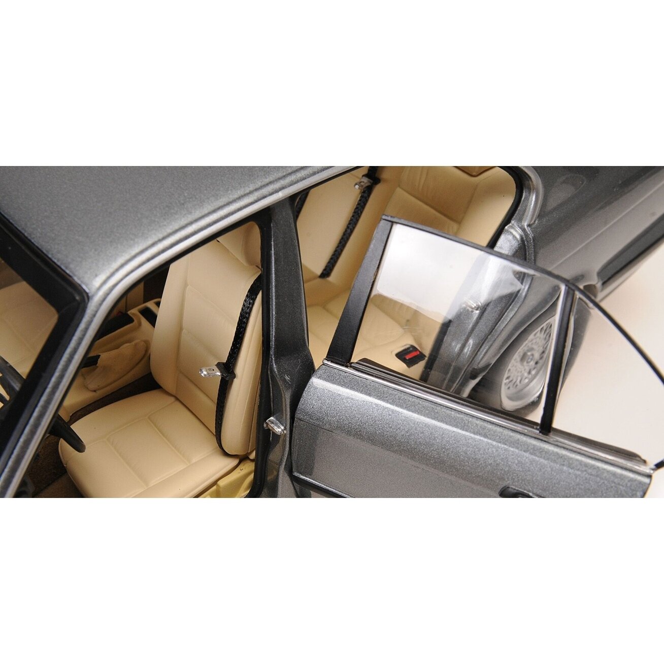 BMW 535I (E34), 1988 - 1:18 Minichamps 3