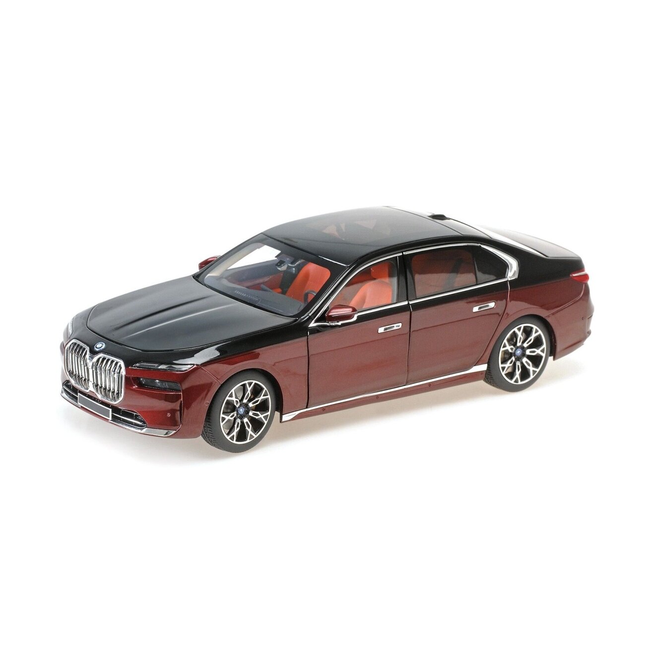 BMW i7 (G70), 2022 - 1:18 Minichamps