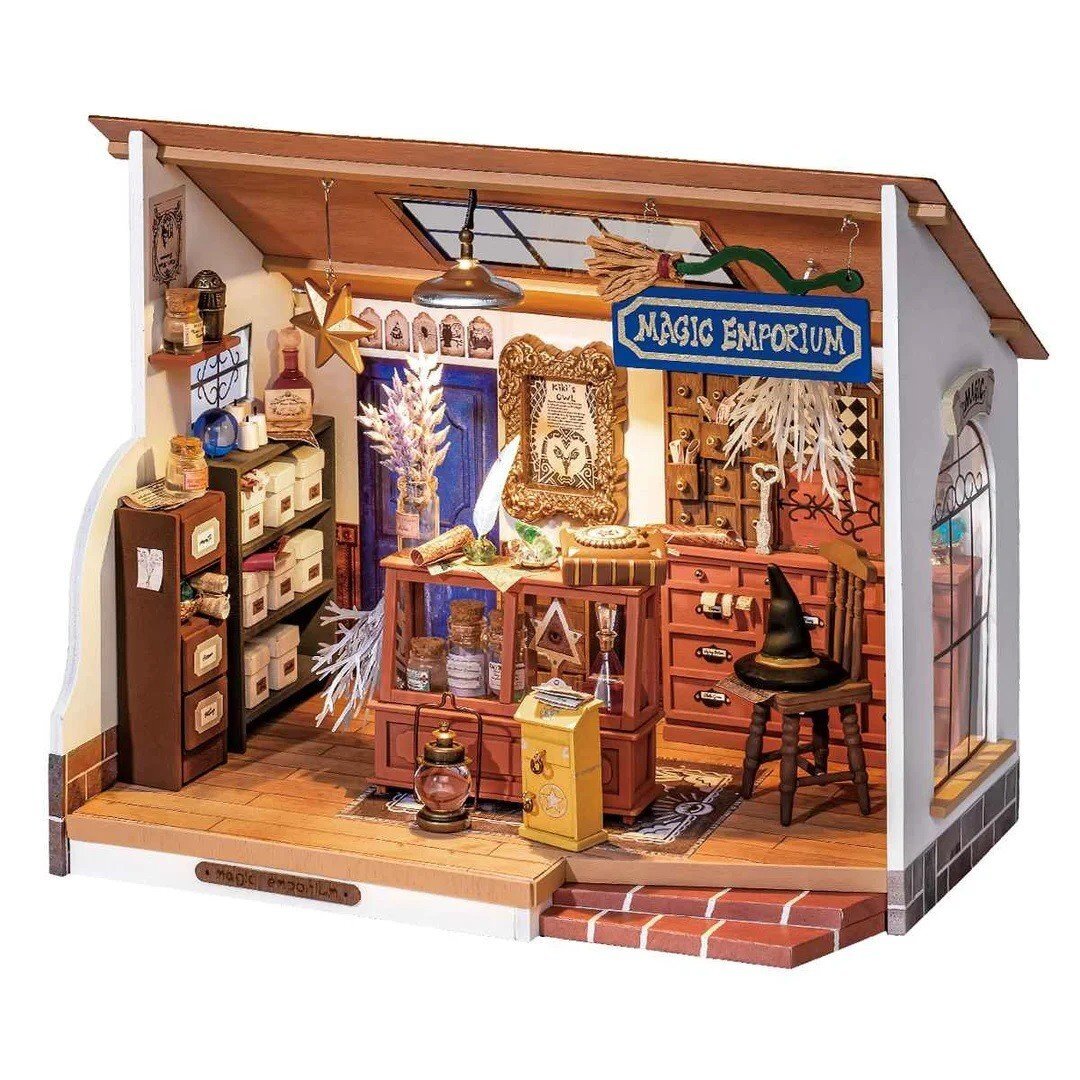 DIY miniature house - Kiki´s Magic Emporium