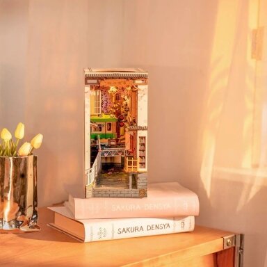 Pasidaryk pats rinkinys - Book Nook Sakura ir traukinys