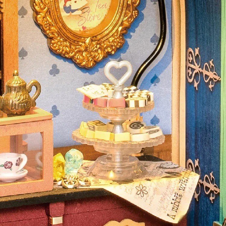 DIY miniature house - Alice´s Tea Store 5