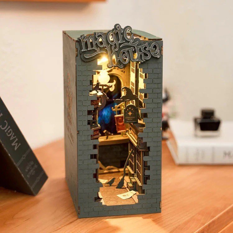 DIY Book Nook - Magic House 6 DIY Book Nook - Magic House 6