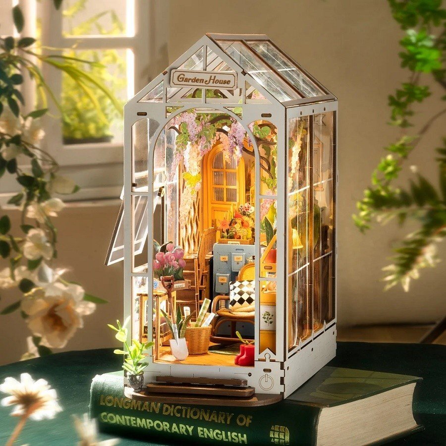 DIY Book Nook - Garden House 4 DIY Book Nook - Garden House 4