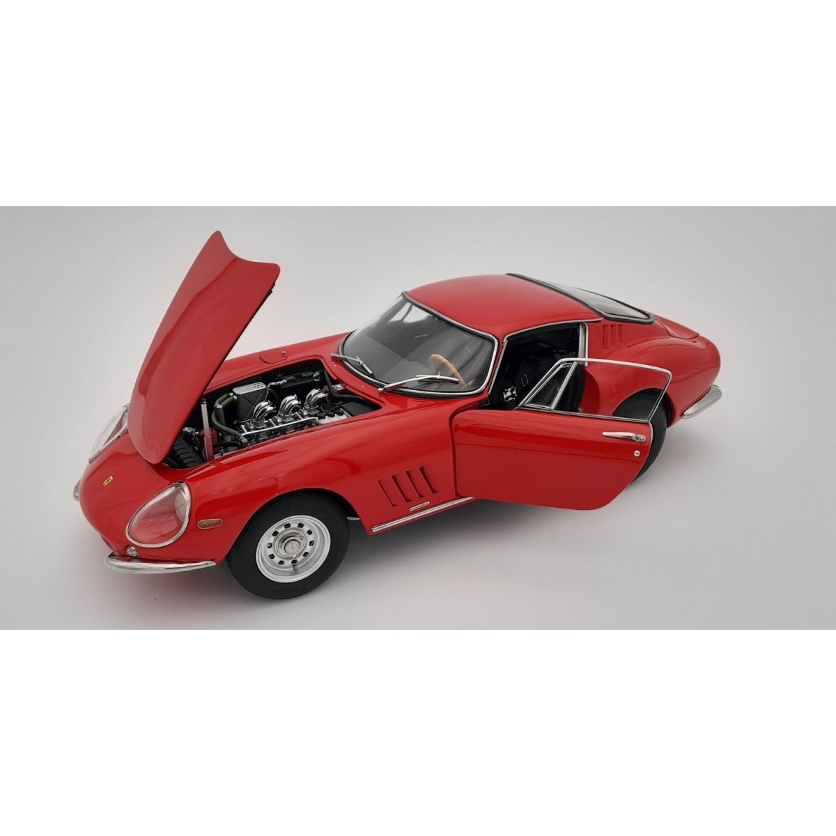 Ferrari 275 GTB/C, 1966 - 1:18 CMC 2 Ferrari 275 GTB/C, 1966 - 1:18 CMC 2