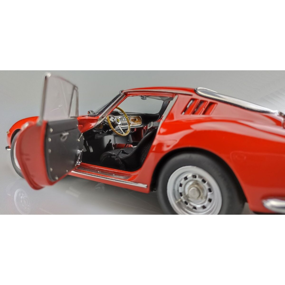 Ferrari 275 GTB/C, 1966 - 1:18 CMC 3 Ferrari 275 GTB/C, 1966 - 1:18 CMC 3