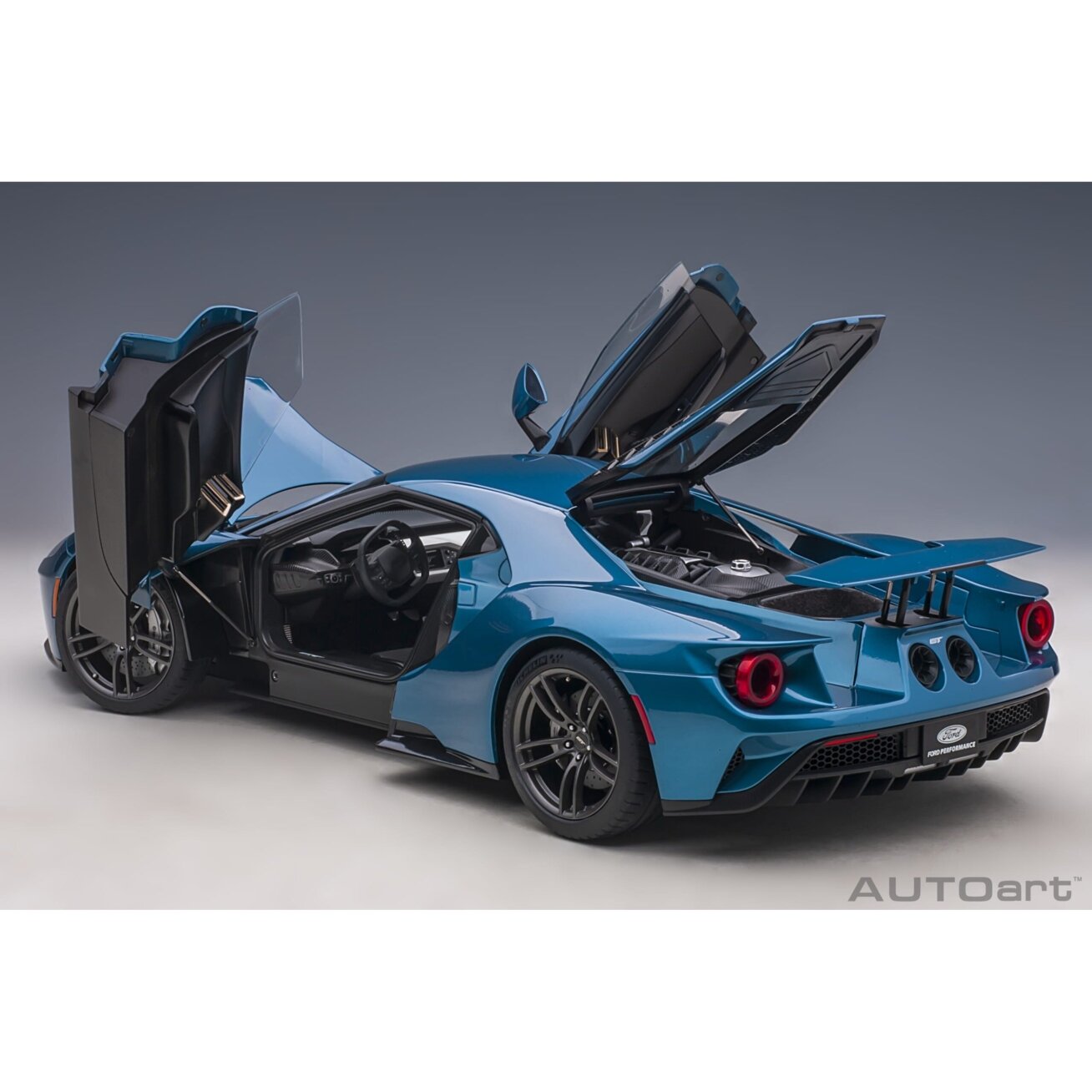 Ford GT, 2017 - 1:12 AutoArt 6