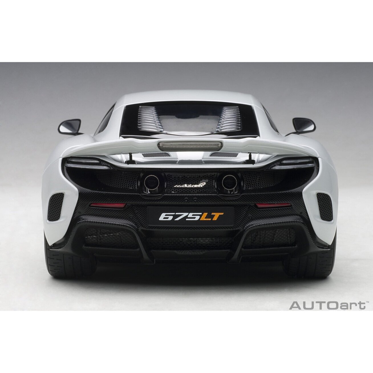 McLaren 675LT, 2016 - 1:18 AutoArt 4 McLaren 675LT, 2016 - 1:18 AutoArt 4