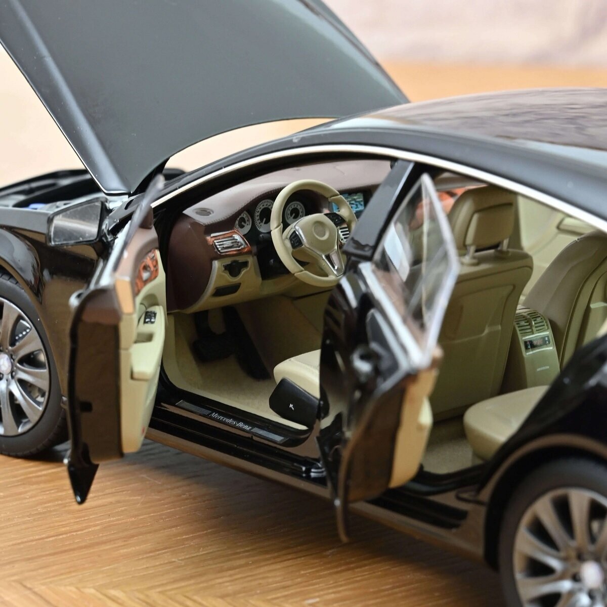 Mercedes-Benz CLS Shooting Brake (X218), 2011- 1:18 Norev 3 Mercedes-Benz CLS Shooting Brake (X218), 2011- 1:18 Norev 3