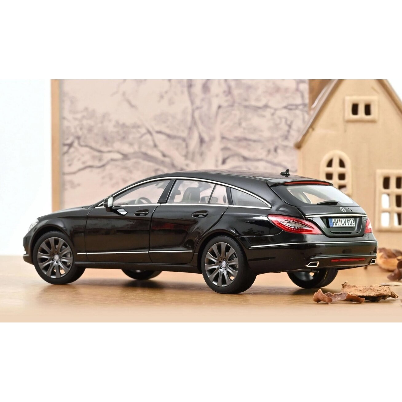 Mercedes-Benz CLS Shooting Brake (X218), 2011- 1:18 Norev 1 Mercedes-Benz CLS Shooting Brake (X218), 2011- 1:18 Norev 1