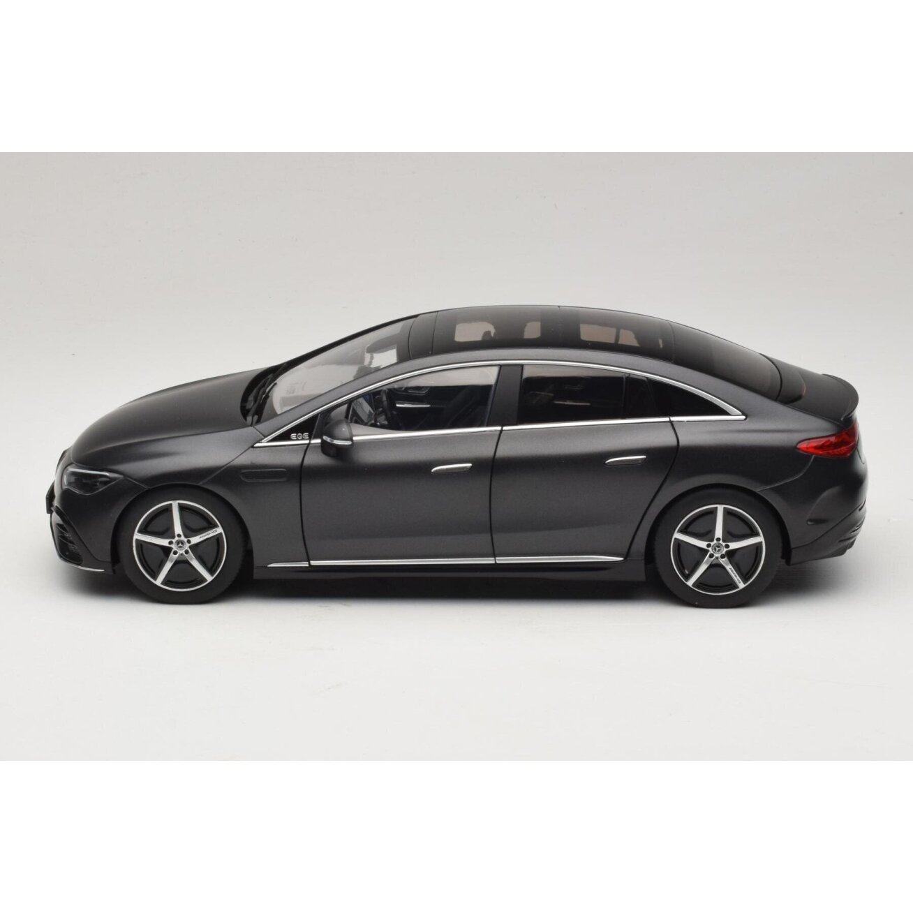 Mercedes-Benz EQE (V295) AMG Line, 2022 - 1:18 NZG 1