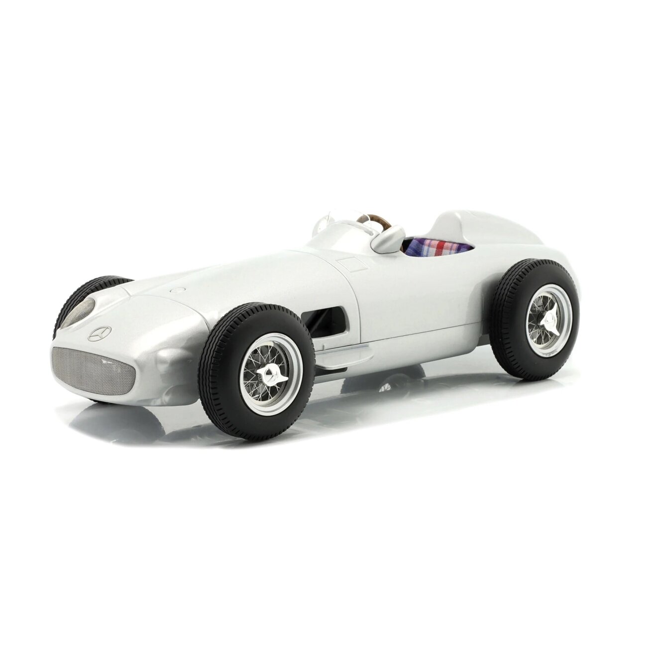 Mercedes-Benz W196 Plain Body Edition F1 (with driver figure), 1955 - 1:18 WERK83 Mercedes-Benz W196 Plain Body Edition F1 (with driver figure), 1955 - 1:18 WERK83