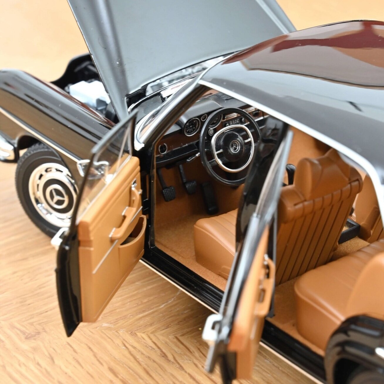 Mercedes‑Benz 280SE (W108), 1968 - 1:18 Norev 3