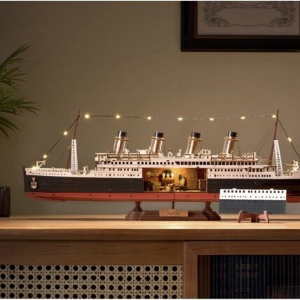 Wooden 3D puzzle - RMS Titanic 2 Wooden 3D puzzle - RMS Titanic 2