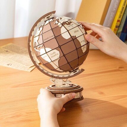 Wooden 3D pizzle - Globe wonders 1 Wooden 3D pizzle - Globe wonders 1