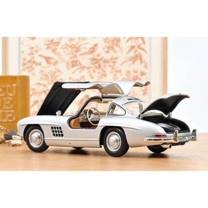 Mercedes-Benz 300 SL (W198), 1954 - 1:18 Norev 2 Mercedes-Benz 300 SL (W198), 1954 - 1:18 Norev 2