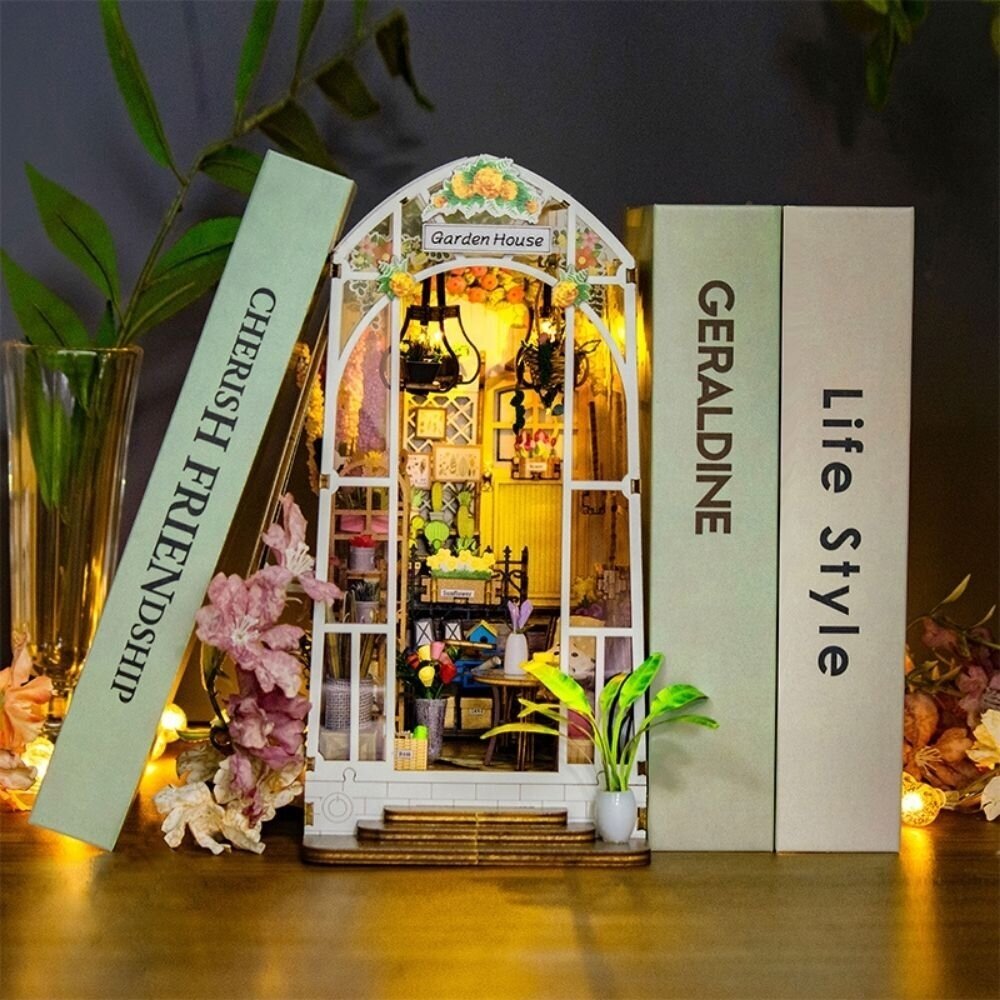 DIY Book Nook - Garden House DIY Book Nook - Garden House