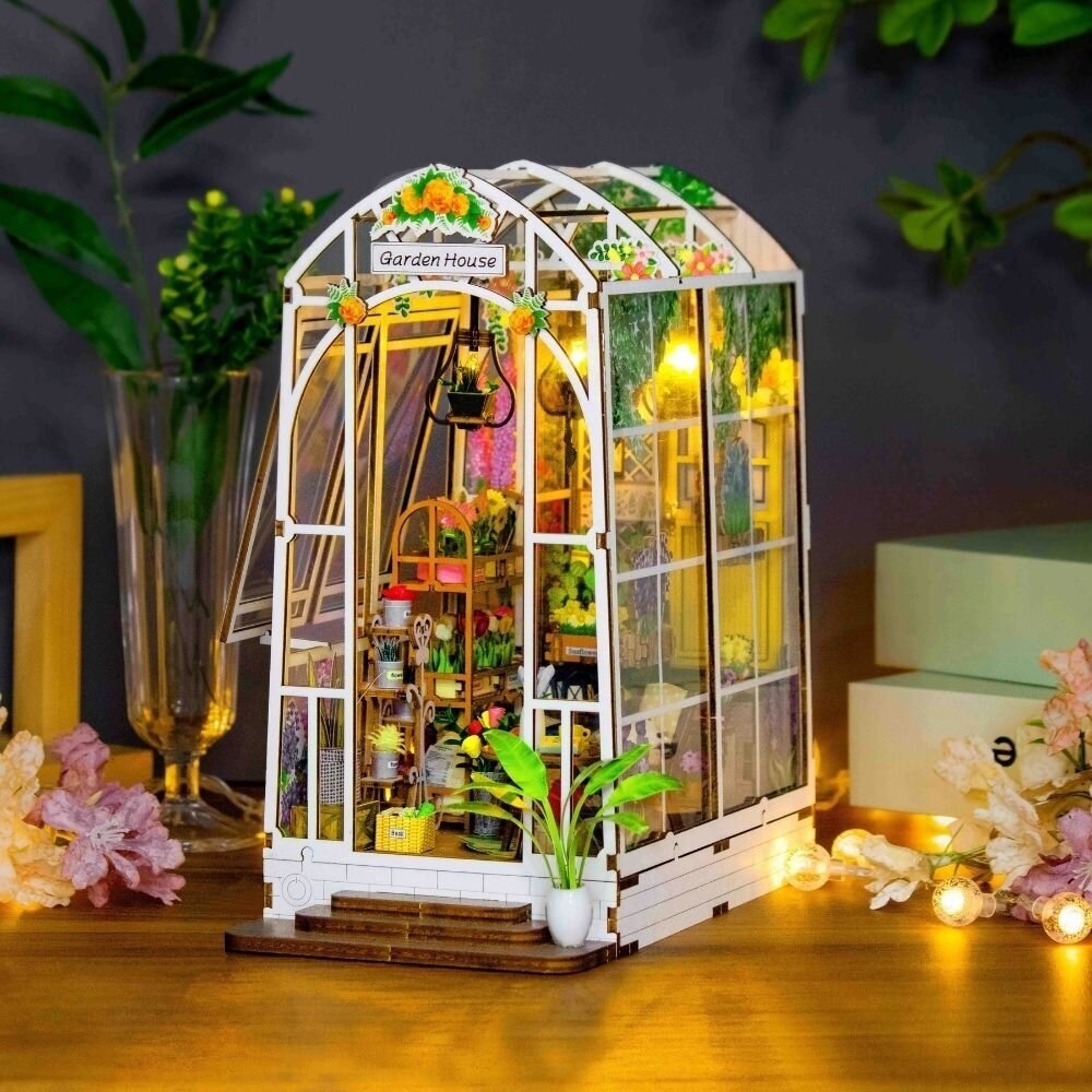 DIY Book Nook - Garden House 1 DIY Book Nook - Garden House 1
