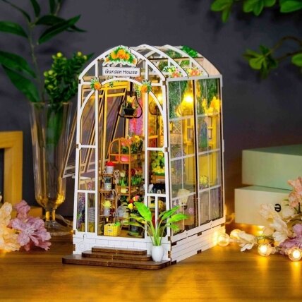 DIY Book Nook - Garden House 1 DIY Book Nook - Garden House 1