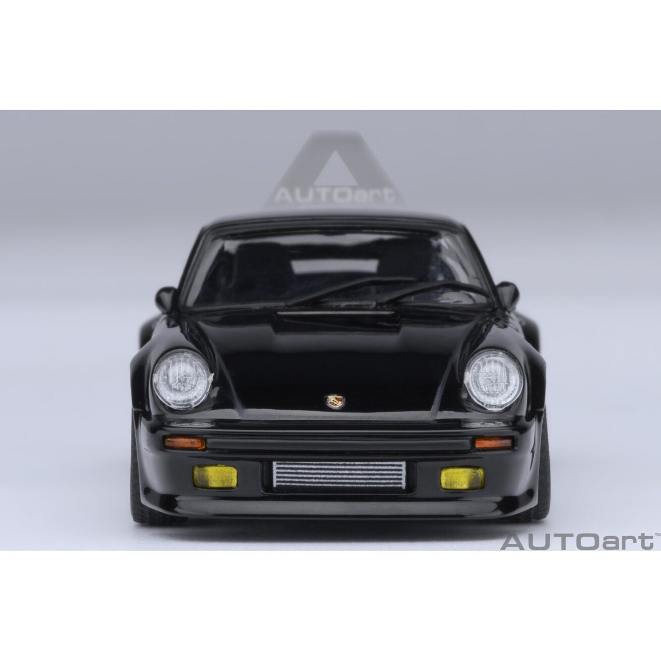 Porsche 911 (930) Turbo Wangan Midnight “Blackbird” - 1:64 AutoArt 4 Porsche 911 (930) Turbo Wangan Midnight “Blackbird” - 1:64 AutoArt 4