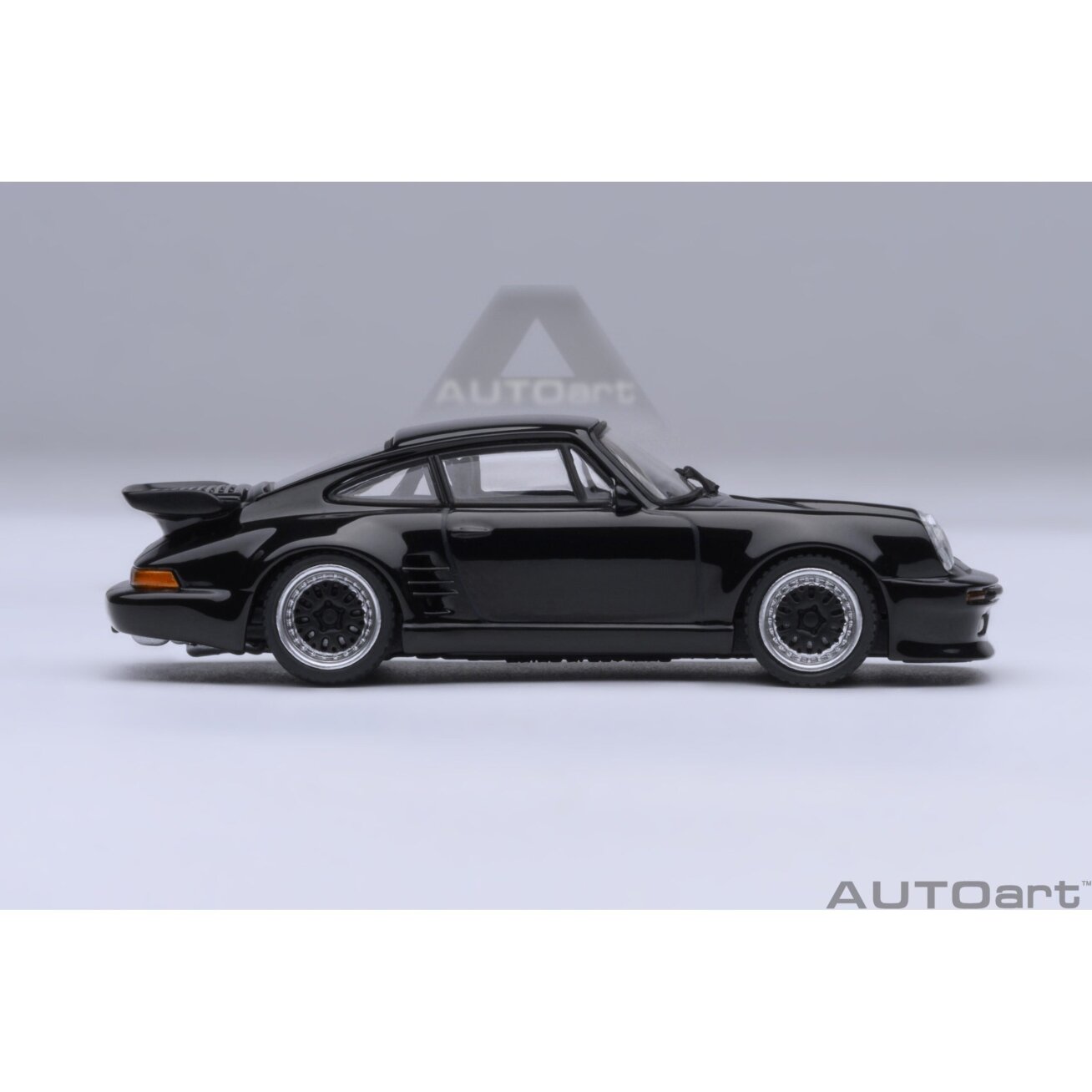 Porsche 911 (930) Turbo Wangan Midnight “Blackbird” - 1:64 AutoArt 3