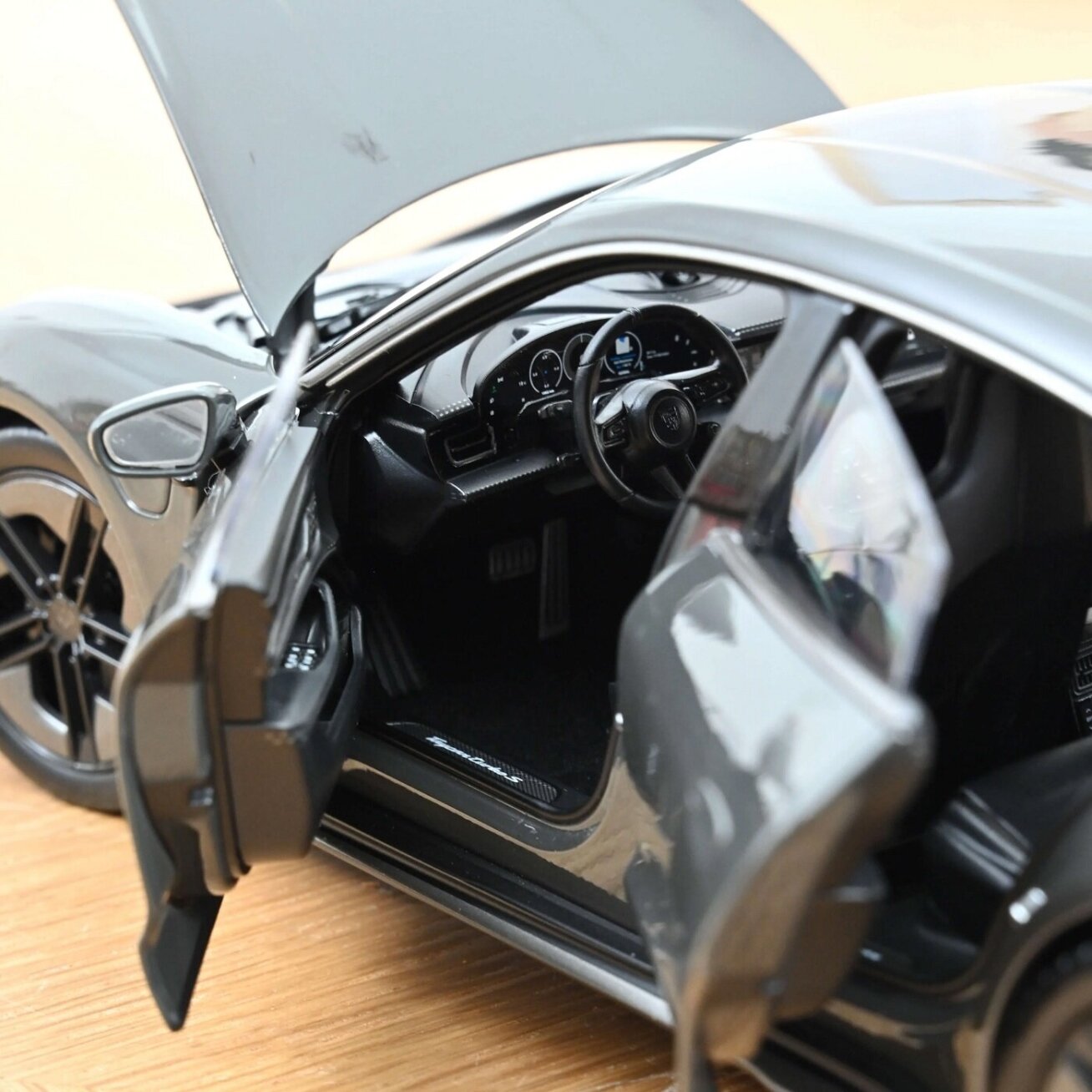 Porsche Taycan Turbo S, 2024 - 1:18 Norev 3 Porsche Taycan Turbo S, 2024 - 1:18 Norev 3