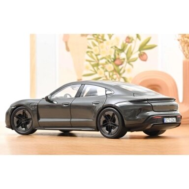 Porsche Taycan Turbo S, 2024 - 1:18 Norev Porsche Taycan Turbo S, 2024 - 1:18 Norev