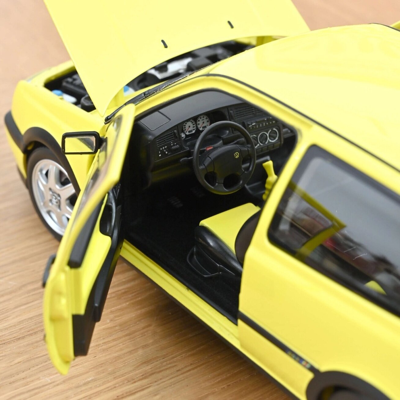 Volkswagen Golf III GTI, 1994- 1:18 Norev 3 Volkswagen Golf III GTI, 1994- 1:18 Norev 3